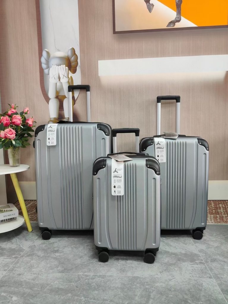 You can customize special luggage in Chinese factory!