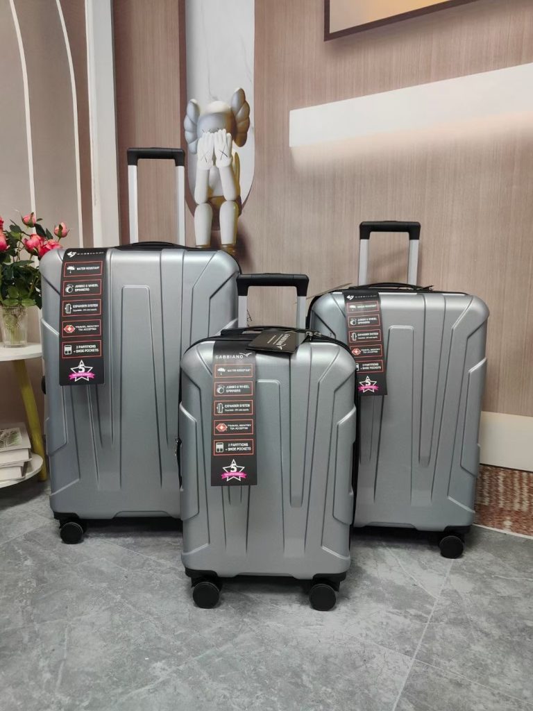 To make the journey more enjoyable, choose our luggage!
