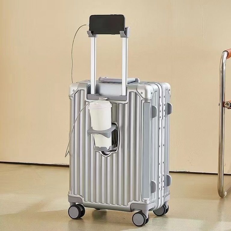 Factory Crafting Premium Travel Luggage: Extraordinary Taste in Your Journey!