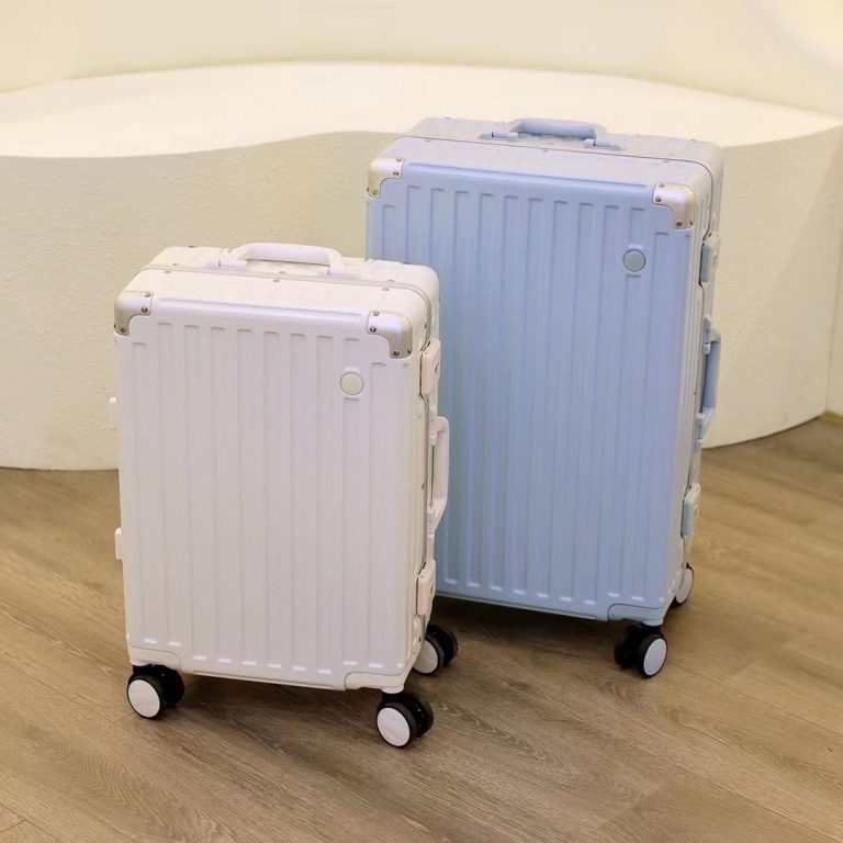 Steadfast Quality: Choose Your Suitcase Supplier with Confidence!